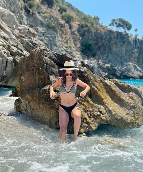 zeynepsedefaydemir セクシー女優 写真