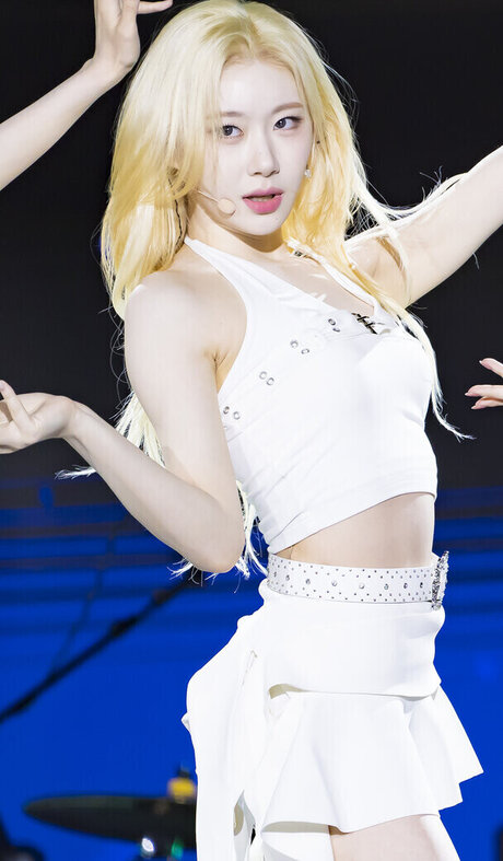 Chaeryeong 高品質モデル 写真