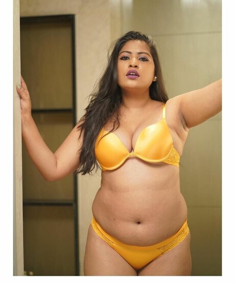 Anjali Gaud 美しいモデル アーカイブ