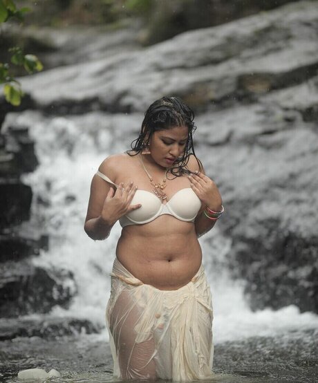 Anjali Gaud エロティックなスター 写真