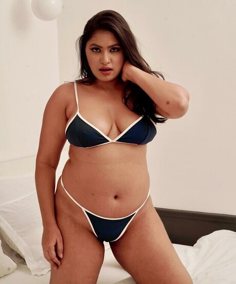 Anjali Gaud アート女優 写真