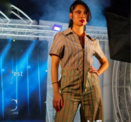 Bessy Q 美しいモデル 写真