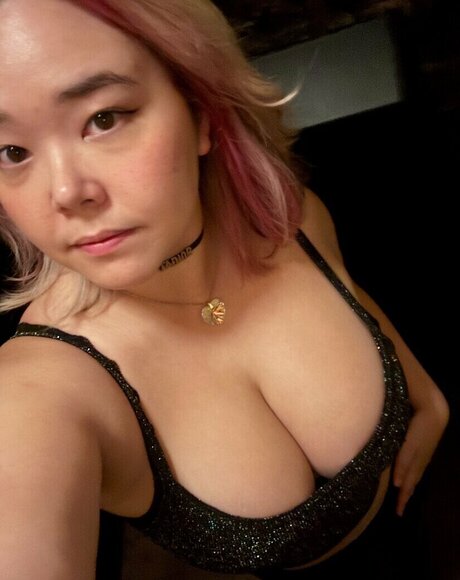 bingsuccino アート女優 画像