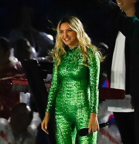 Julia Michaels かわいいスター 写真