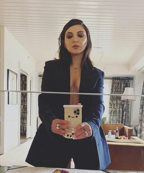 Julia Michaels ヌードモデル 写真
