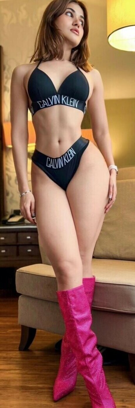 Soniya Singh Khatri かわいいスター 写真