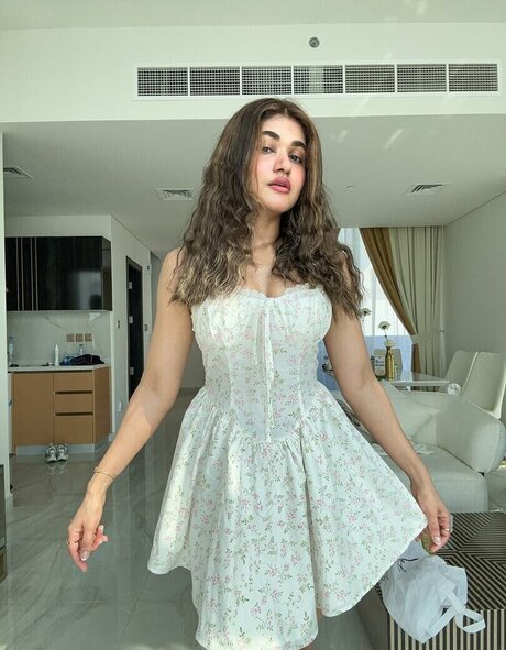 Soniya Singh Khatri 素敵なモデル 画像