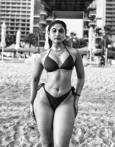 Soniya Singh Khatri HDモデル 写真
