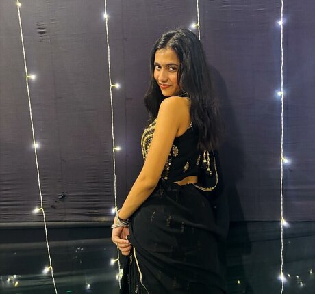 Divya Deshmukh ヌードスター 画像
