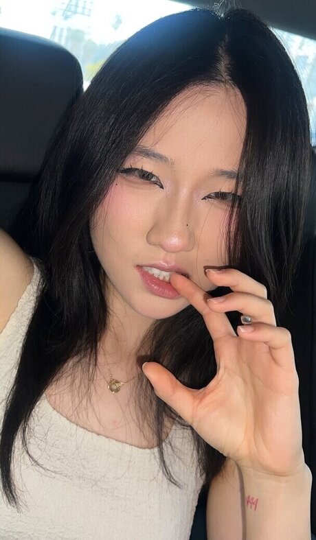 Lo3tus アダルトスター ギャラリー