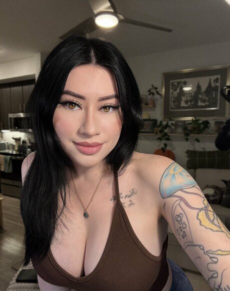 アジアンシャワー OnlyFans ヌード 写真