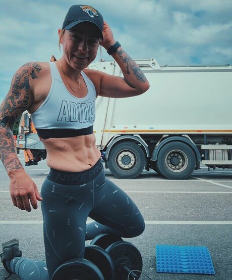 Lucy Spraggan アダルトモデル 写真