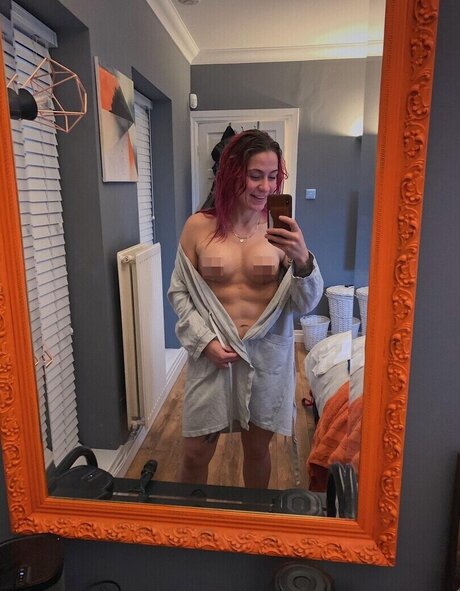 Lucy Spraggan ホットなポルノスター 画像