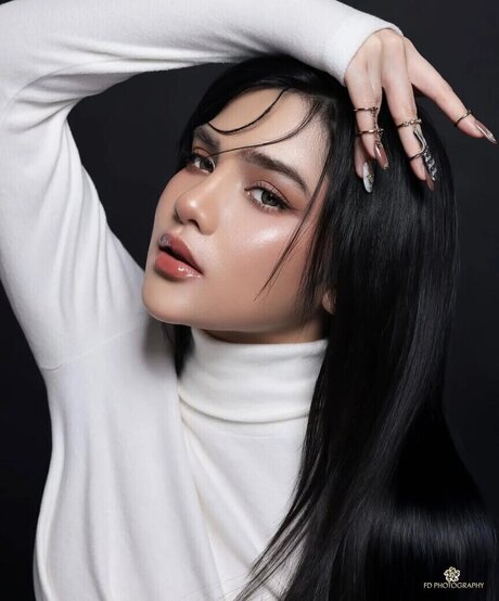 Davina Karamoy 素敵なスター 写真