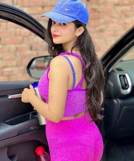 Riya Pandey ポルノモデル 写真