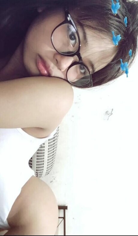 Riska Saputri 裸のモデル 画像
