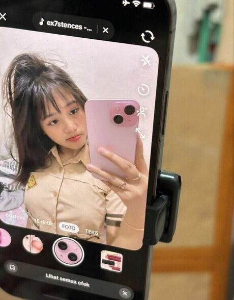 Riska Saputri スター ヌード 写真