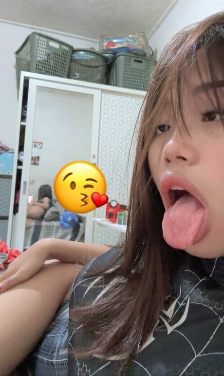 Riska Saputri 独占ポルノスター 画像