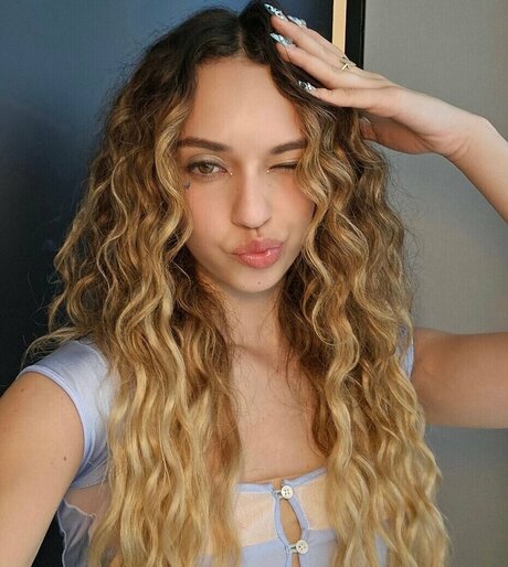 Daniela Avanzini ヌード女優 ギャラリー