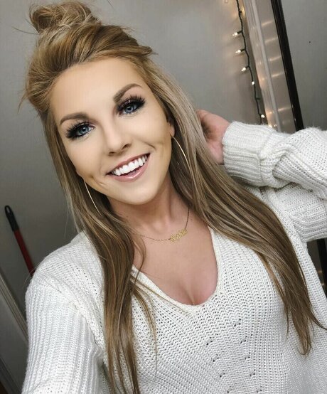Sophie Swaney セクシーなポルノスター 画像