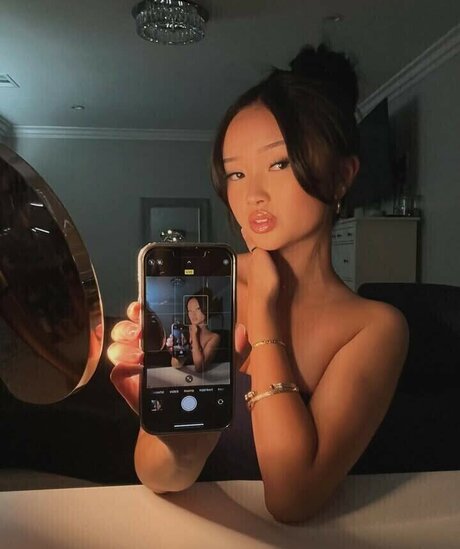 Kaylieee w 無料女優 写真