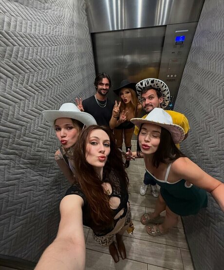 Michaela Jill Murphy セクシーモデル 写真