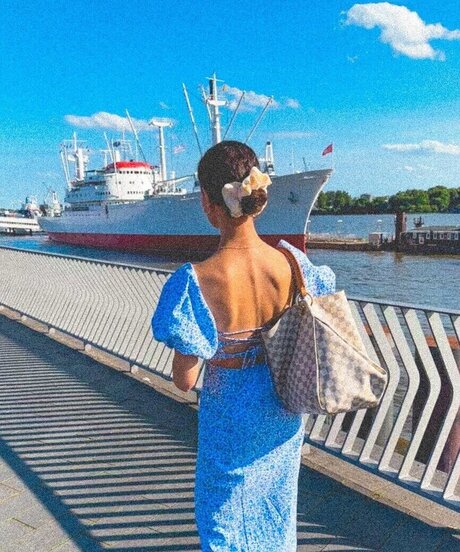 Nadine Menz 裸の女優 画像
