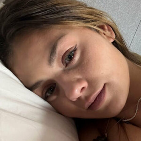 emilauri 裸のモデル 写真