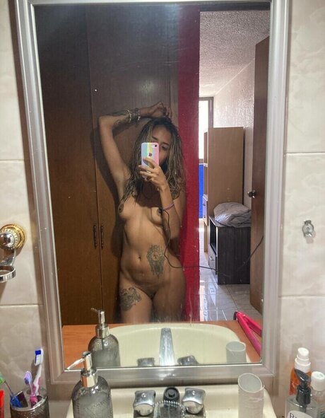 Saturnna Moon top profile image