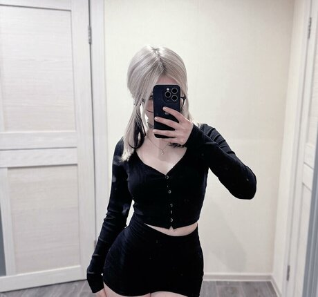 熟女の手コキOnlyFans ホット 写真