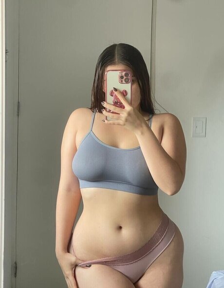 Marianahoyosr エロティックなモデル 写真