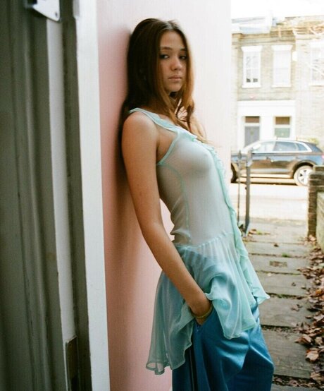 Alice Mcnally ヌード女優 写真