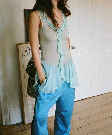 Alice Mcnally ヌードモデル 画像
