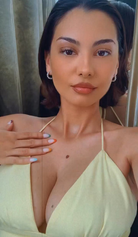 Adelaide T アート女優 画像