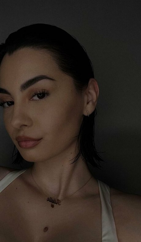 Adelaide T ホットなモデル 写真