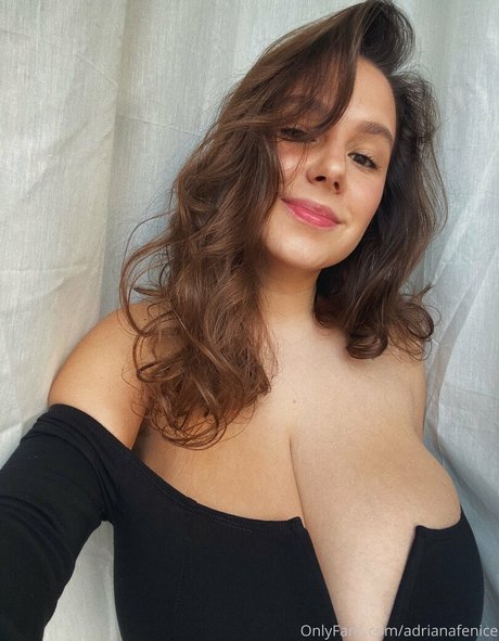 adrianafenice モデル 写真