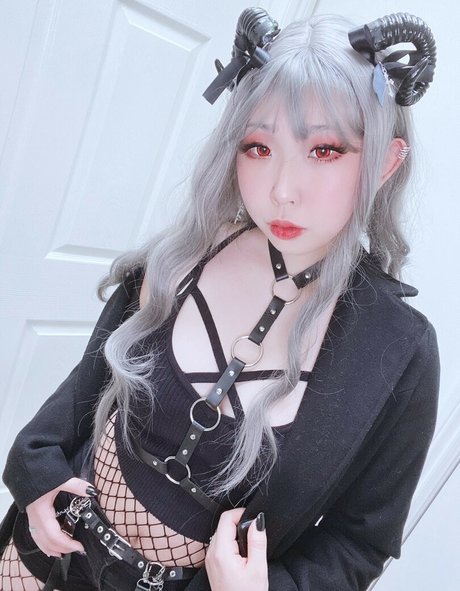 Synthisia ヌードのポルノスター 画像