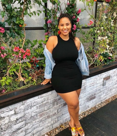 Katelyn Folasade セクシーモデル 写真