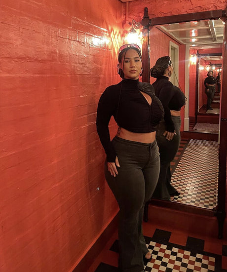 Katelyn Folasade 完璧なスター 画像