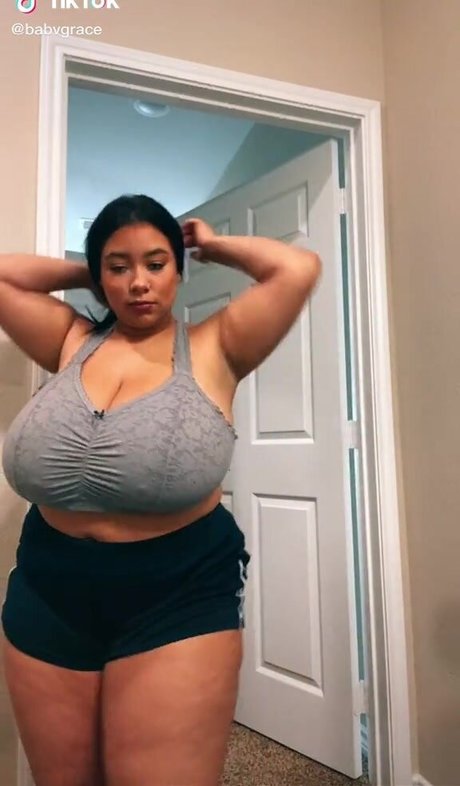 Katelyn Folasade トップモデル 写真