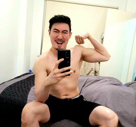 leo sagafree ポルノスター トップ 写真