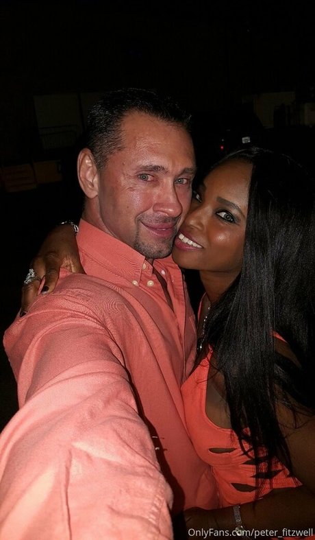 swinger couple 最高のモデル 写真