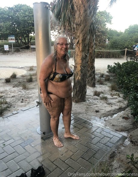 thebumbumbaroness 最高のモデル 写真
