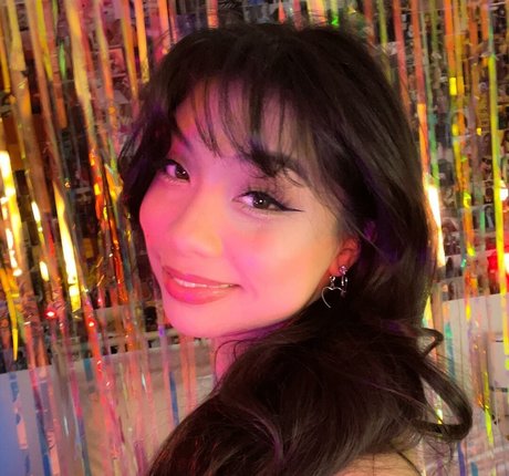 Trin Lovell ポルノスター 写真