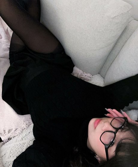 Trin Lovell ポルノモデル 写真