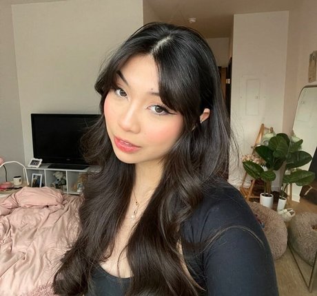 Trin Lovell 美しいモデル ギャラリー
