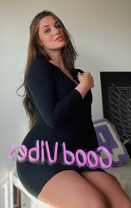 BBWランジェリーOnlyFans トップ 画像