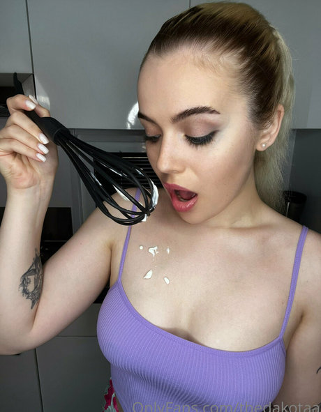 thedakotaa セックスポルノスター 写真