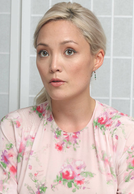 Pom Klementieff アート女優 写真