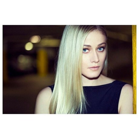 Olivia Taylor Dudley ポルノスター アダルト アーカイブ